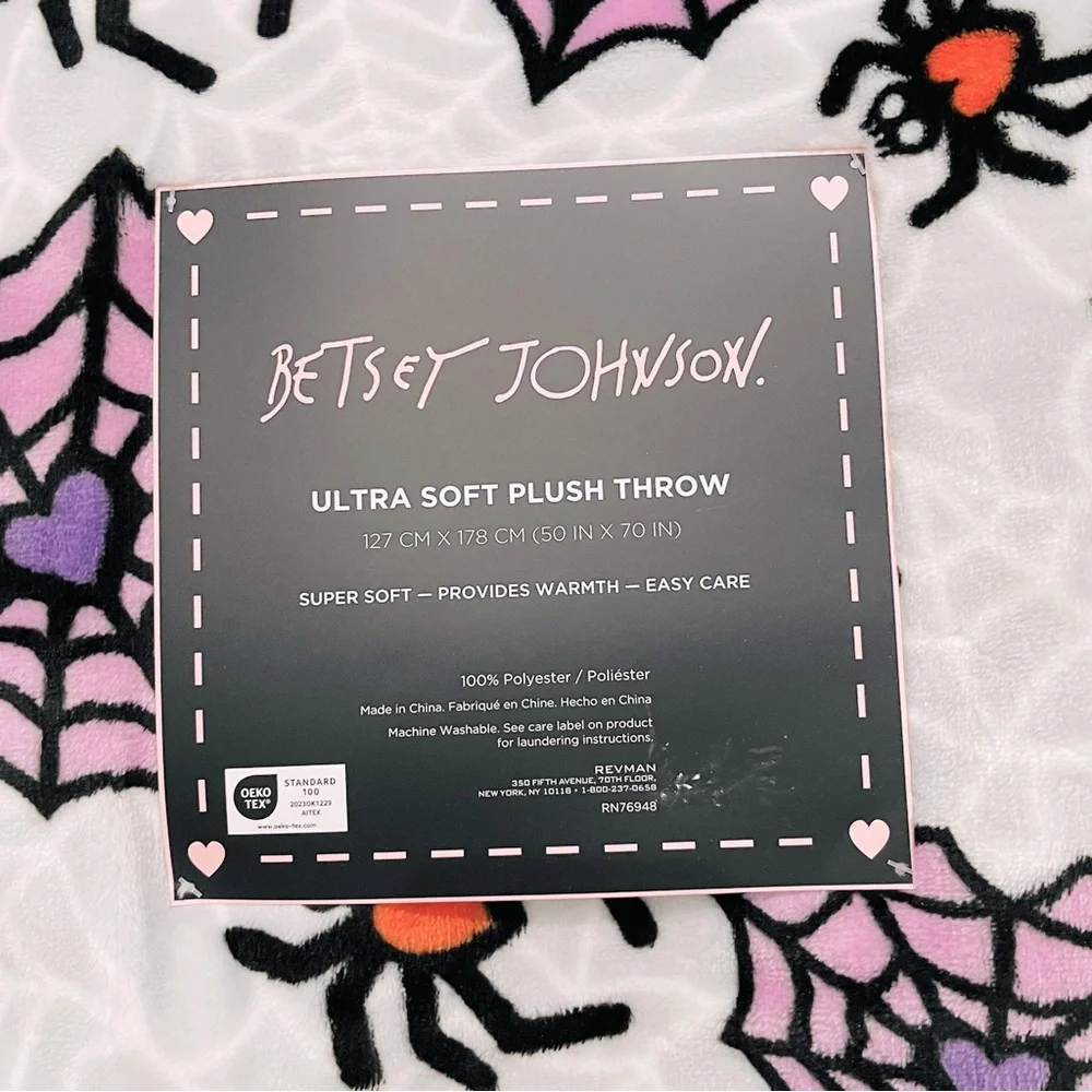 NEW Betsey Johnson Halloween Spider Heart Web‎ Ultra Soft Plush Throw Blanket